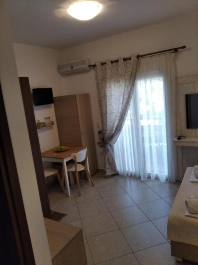 Inanthi Apartment Potos Exterior photo