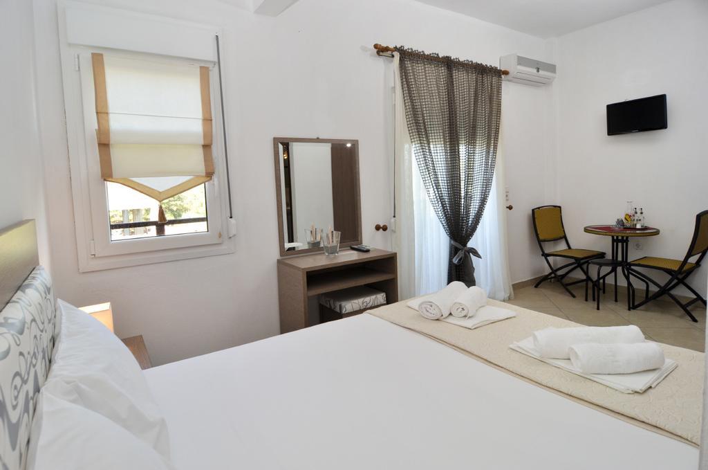 Inanthi Apartment Potos Exterior photo